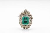 11.67 carats emerald and diamond pendant 